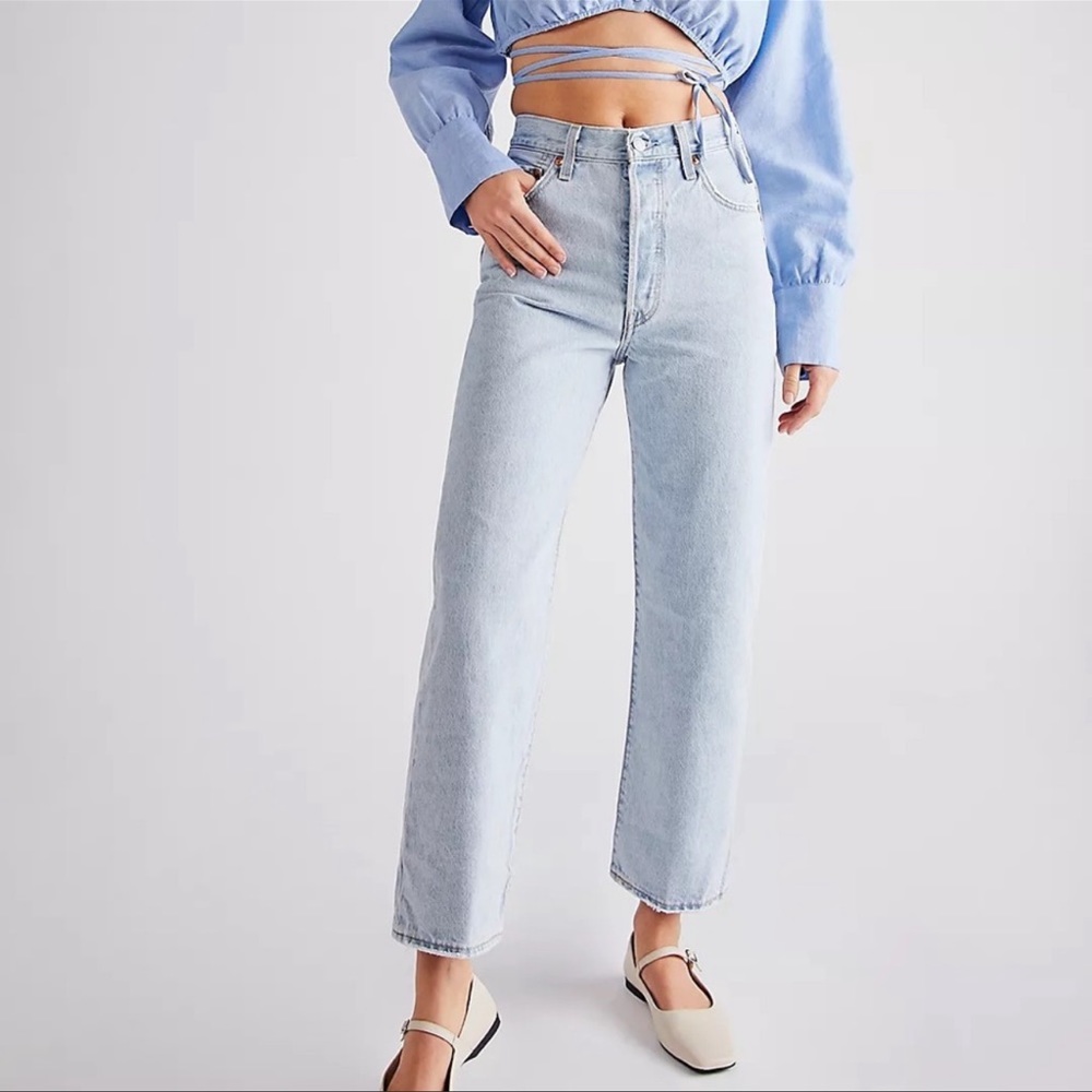 Levi’s rib cage straight ankle 100% cotton light wash jeans